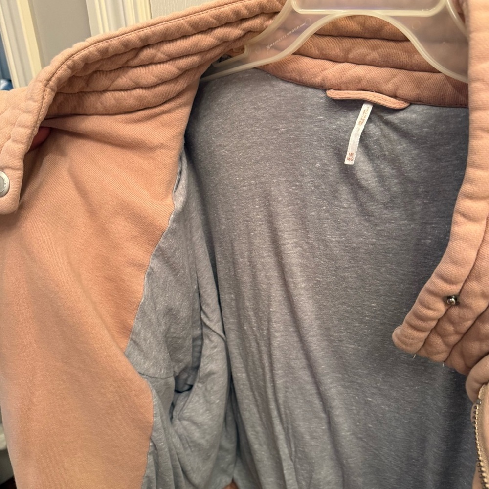 Free People blush pink oversized knit quilted jacket. Size M/L - Picture 8 of 8